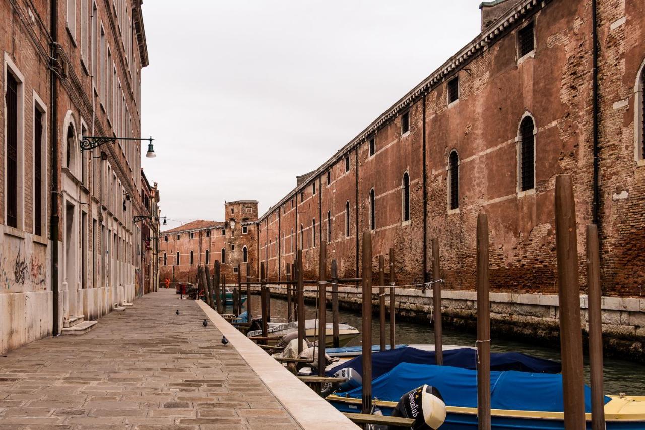 Corderie De La Tana Biennale Exhibition @arsenale Venecia
